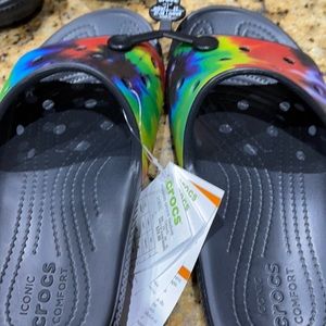 NWT Crocs women’s size 7, Men’s. Size 5